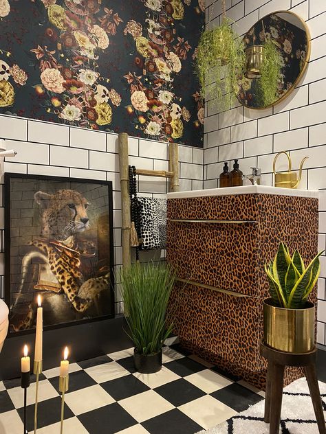 Wash Room Ideas, Maximalist Bathroom, Dark Bathroom Ideas, Wash Room, Maximalist Interior, Eclectic Bathroom, Salon Suites, Fruit Wallpaper, Forbidden Fruit