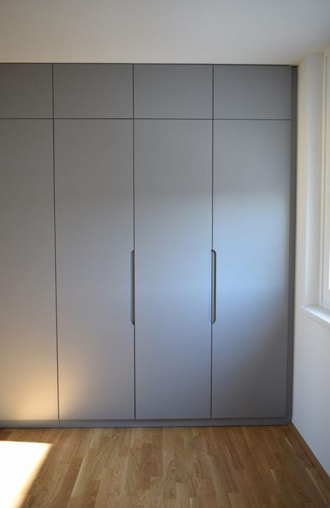 Grey bedroom wardrobe – by willion.hu #willion #minimal #minimalbedroomwardrobe #bedroomwardrobe #integratedhandle #furniturehandle Bedroom Wardrobe Ideas, Wardrobe Design Modern, Bedroom Built In Wardrobe, Modern Cupboard, Bedroom Cupboards, Modern Cupboard Design, Wardrobe Door Designs, Bedroom Cupboard Designs, Wardrobe Interior Design