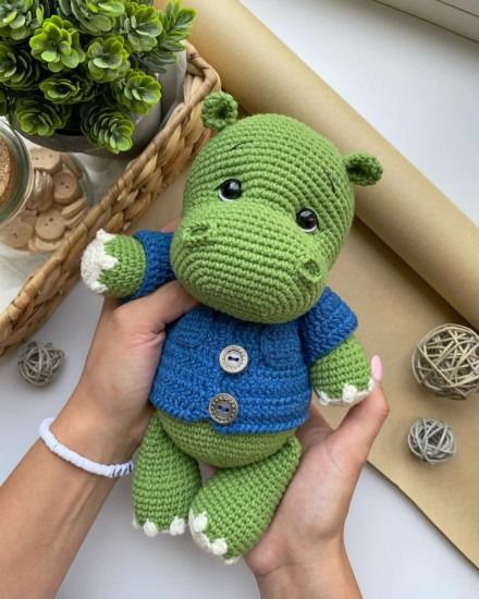 These hippos are so cute, how to make a hippo Stuffed Hippo Sewing Pattern Free, Free Hippo Crochet Pattern, Hippo Amigurumi Free Pattern, Crochet Hippo Free Pattern, Crochet Hippopotamus, Crochet Hippo Pattern, Crochet Hippo, Crochet Animal, Animal Patterns