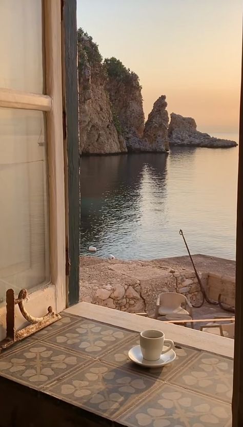 Italy Vibes, Italy Aesthetic, Window View, Nature Aesthetic, Pretty Places, Travel Aesthetic, Summer Aesthetic, Happy Places, The Ocean