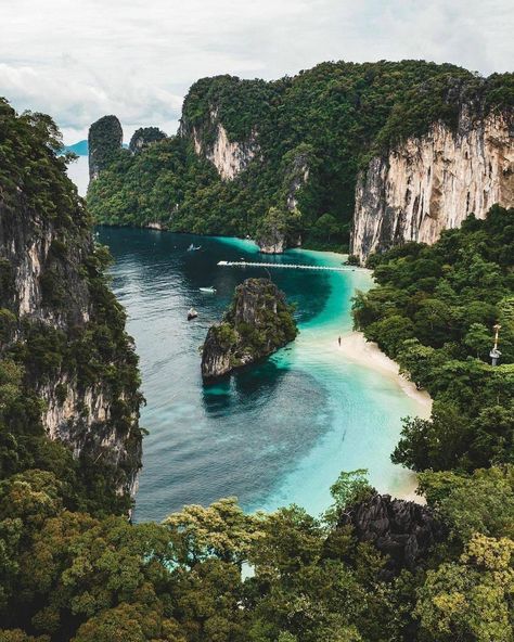 Phuket Thailand Beach, Waterfall Landscaping, Green Resort, Thailand Wallpaper, Nature Photography Quotes, Thailand Vacation, Thailand Beaches, Thailand Hotel, Travel Thailand