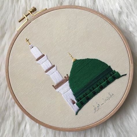 Kaba Sharif Embroidery, Makka Madina Embroidery, Islamic Embroidery Design, Islamic Embroidery, Diy Embroidery Art, Hoop Art Embroidery, Madina Sharif, Embroidery Hoop Art Diy, Stile Hijab