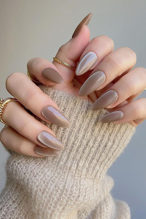 Fall vibes with a touch of elegance - Taupe cat eye effect on almond nails for a sophisticated look. // Photo Credit: Instagram @joyeenails November Nails, Casual Nails, Almond Nails Designs, Round Nails, Cat Eye Nails, Elegant Nails, Classy Nails, Chic Nails, Chrome Nails