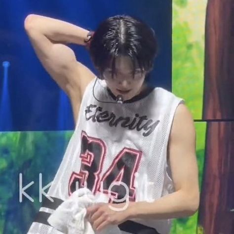 Yeonjun Biceps, Daniel Choi, Yeonjun Lq, Kpop Men, Hot Kpop, Japanese Movies, Yeonjun Txt, Choi Yeonjun, Txt Yeonjun