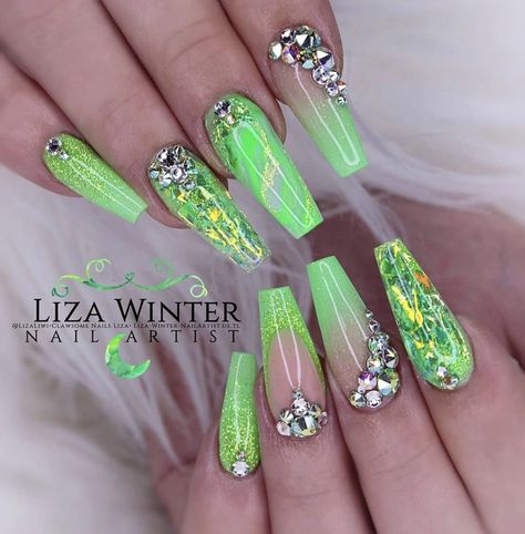 Aesthetic Nails Green, Coffin Manicure, Japanese Manicure, Nails Japanese, Nails Acryl, Lime Green Nails, Fashion Stage, 20 Aesthetic, Green Nail Art