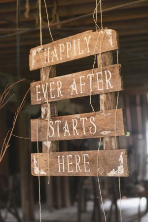 old pallet - rustic charm More Wedding Signs Rustic Pallets, Wedding Pallets, Wedding Message, Wedding Shower Signs, Pallet Wedding, Deco Champetre, Barn Parties, Wedding Country, Brown Wedding