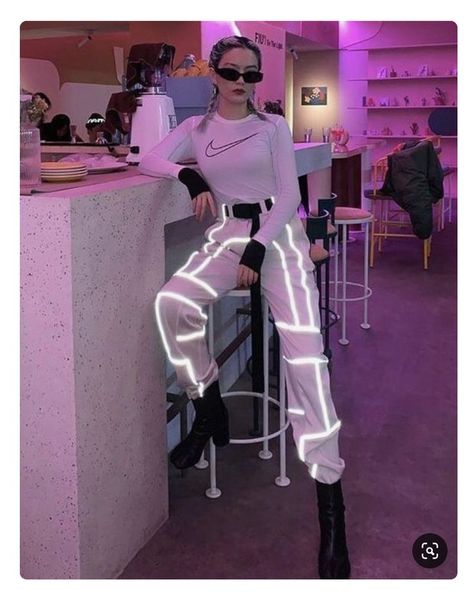 Neon Outfits Party, Cyberpunk Aesthetic Outfit, Neon Party Outfits, Rave Party Outfit, Cyberpunk Outfit, Light Up Clothes, Rave Fit, Techno Outfit, Rave Looks