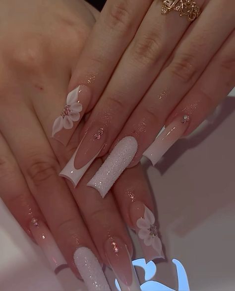 May Nail Designs, Nail Wedding, Quinceanera Nails, Acrylic Nails Nude, Funky Nail Art, Girly Acrylic, Girly Acrylic Nails, Classy Acrylic Nails, Short Square Acrylic Nails