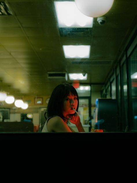 Wong Kar Wai Aesthetic, Wong Kar Wai, Vintage Diner, Movie Aesthetic, Cinema Movie, Aesthetic Photoshoot, Still Photography, 12 December, December 2023