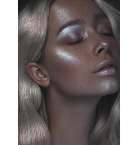 Glitter Injections Quick Fix Highlight Dose Strobing Makeup, Editorial Make-up, Futuristic Makeup, Holographic Makeup, House Of Beauty, Liquid Highlighter, Loose Glitter, Body Glitter, Highlighter Makeup