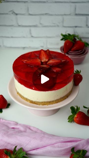 Strawberry Jello Cheesecake Recipe, Cake With Jello In It, Strawberry Jello Cheesecake, Strawberry Jelly Cake, Strawberry Jello Cake, Jelly Cheesecake, Jello Cheesecake, Popular Dessert, Jello Cake