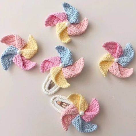 15 Most Amazing Crochet Hair Clip Crochet Hair Bows, Crochet Hair Clips, Crochet Bows, Crochet Turtle, Crochet Hair Accessories, Crochet Tablecloth, Diy Hair Accessories, Crochet Bag Pattern, Crochet Headband