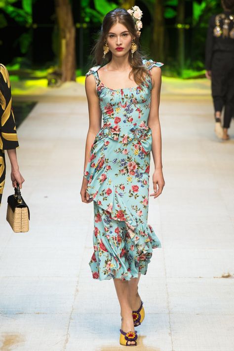 Dolce & Gabbana Spring 2017 Ready-to-Wear Collection Photos - Vogue Dolce And Gabbana 2017, Floral Dress Design, Grace Elizabeth, Dolce E Gabbana, Spring Summer 2017, Fashion 2017, Dolce & Gabbana, Spring 2017, Fashion Week Spring