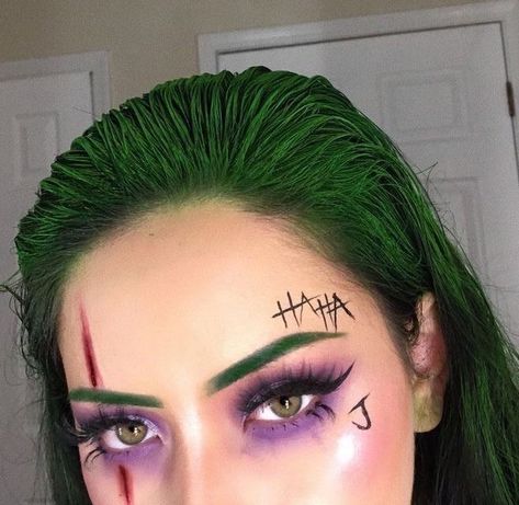 Joker Halloween Makeup, Maquillage Halloween Simple, Joker Halloween Costume, Makeup Zombie, Halloween Makeup Clown, Halloween Fits, Halloweenský Makeup, Female Joker, Holloween Makeup