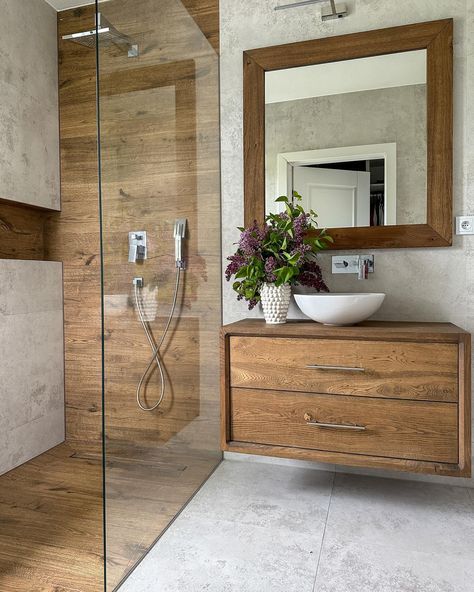 Bathroom Cupboards Ideas, White Marble And Wood Bathroom, Wood Tile Bathroom Ideas, Bathroom Remodel Wood Tile, Wood And Marble Bathroom, Interior Design Restroom, White And Wood Bathroom, Wood Look Tile Bathroom, Bathroom Design Wood