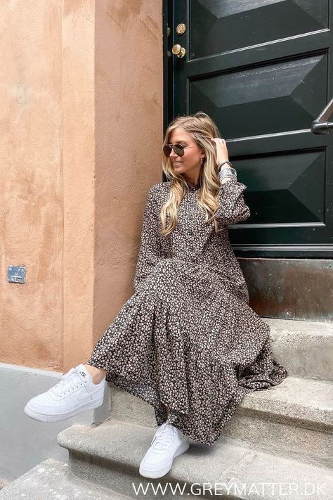 Modest Outfits For School, Minimal Chic Outfits, Dress And Sneakers, Grey Matter, Pentecostal Fashion, Casual Skirt Outfits, Winter Fashion Outfits Casual, Long Dress Casual, Street Style Summer