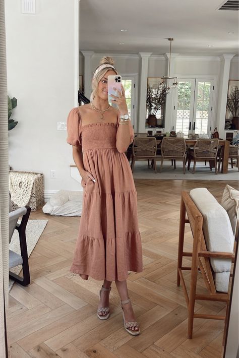 Flowy Dress Casual Midi, Long Flowy Fall Dress, Flowy Neutral Dress, Light Flowy Outfits, Neutral Dress Outfit, Flowy Fall Dress, Flowy Dress Outfit, Southern Belle Outfit, Flowy Fall Dresses