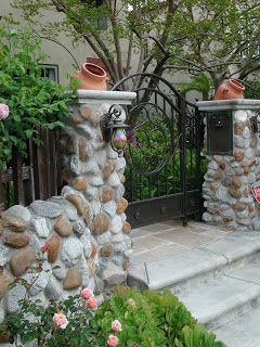 Front Yard Fences, Rock Fence, Yard Fencing, Small Front Gardens, Stone Fence, Bamboo House Design, Gate Fence, Gates Design, Garden Stairs