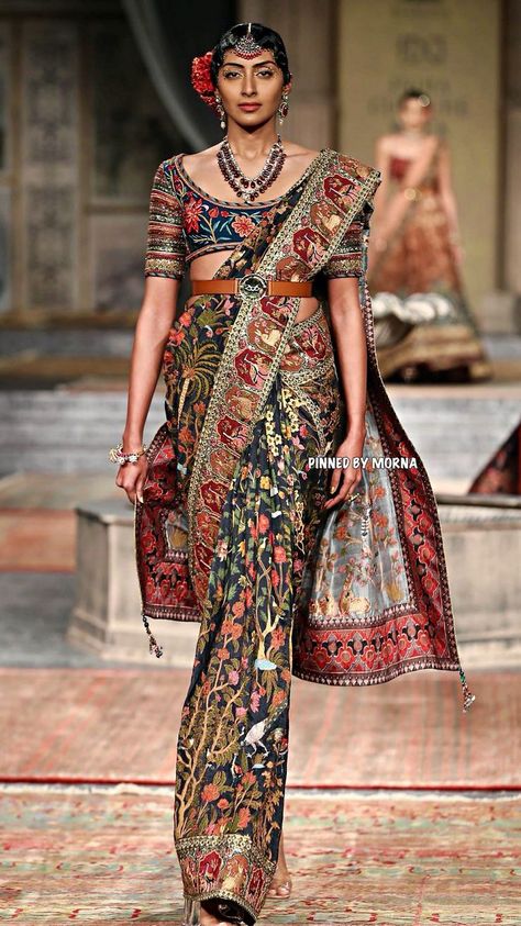 Jj Valaya, Long Blouse Designs, Sarees For Girls, India Fashion Week, Indian Bridal Dress, Indian Bridal Outfits, Indian Couture, Saree Trends, Couture Week