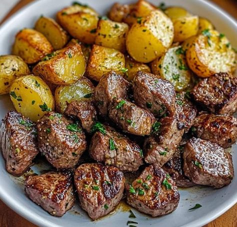 Butter Steak Bites And Potatoes, Garlic Herb Potatoes, Steak Bites And Potatoes, Herb Potatoes, Garlic Butter Steak Bites, Butter Steak Bites, Steak Bites Recipe, Cube Steak Recipes, Crispy Garlic