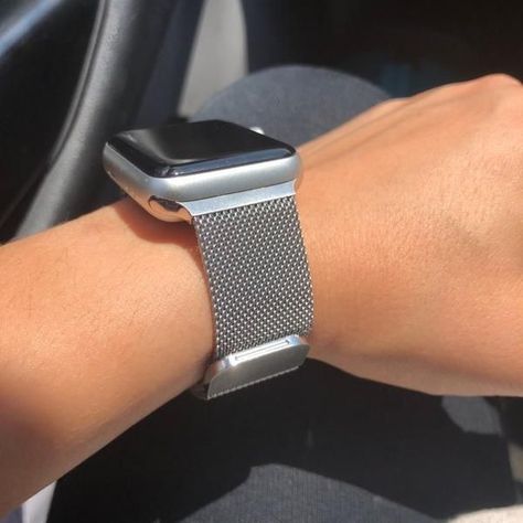 Apple Watch Silver Band, Apple Wrist Watch, Apple Watch Silver, Pink Space, Apple Watch Fashion, Watch Ideas, Best Apple Watch, Apple Watch Bracelets, Apple Watch Sizes