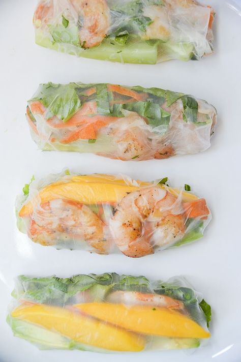 Shrimp Mango, Shrimp Summer Rolls, Rolls Homemade, Shrimp Spring Rolls, Vietnamese Spring Rolls, Peanut Dipping Sauces, Rice Paper Rolls, Spring Roll Recipe, Shrimp Avocado