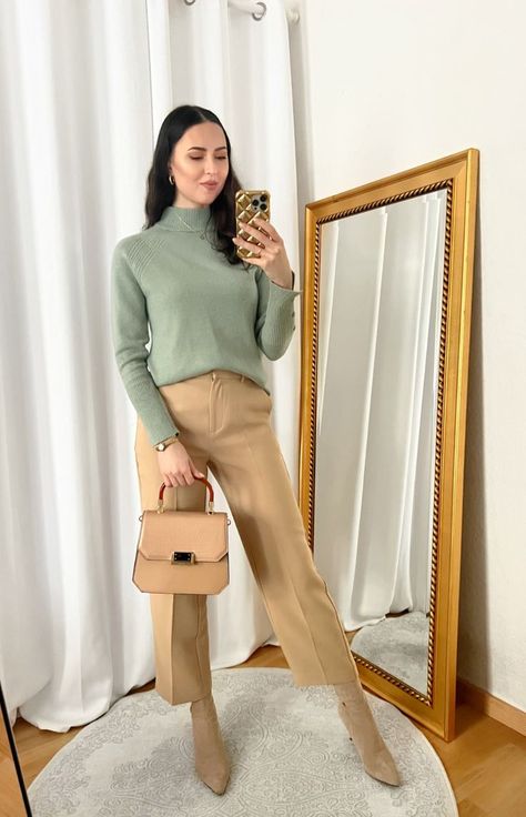 Classy Outfits - Sage Green Sweater Outfit with Beige Pants - Click for outfit details on the blog! Sage Green Sweater Outfit, Outfit With Beige Pants, Green And Beige Outfit, Emerald Green Outfit, Green Sweater Outfit, Sage Green Sweater, Emerald Green Sweater, Spring Sweater Outfits, Sage Sweater