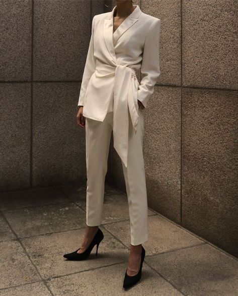 White Suit, Woman Suit Fashion, Mode Inspo, 가을 패션, Suit Fashion, Work Attire, Business Outfits, Work Fashion, Elegant Outfit