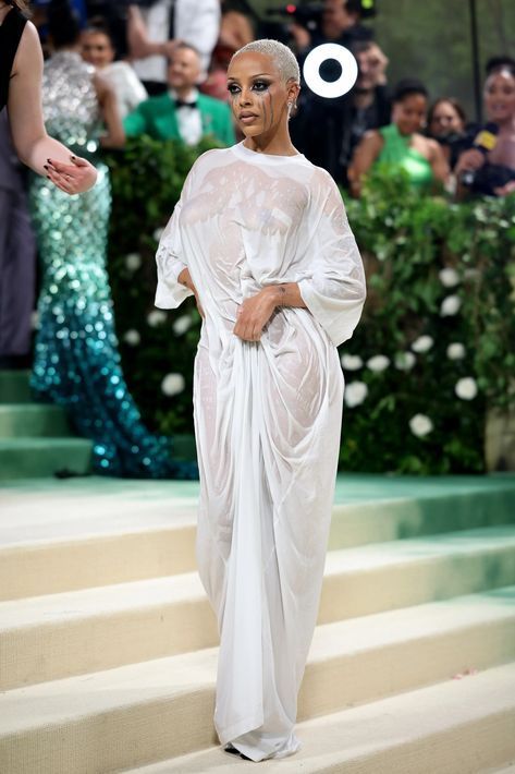 Met Gala Outfits, Givenchy Couture, Met Gala Dresses, Cat Meeting, Gala Fashion, Met Gala Red Carpet, Fashion Gal, Vogue Dress, Celebrity Style Red Carpet