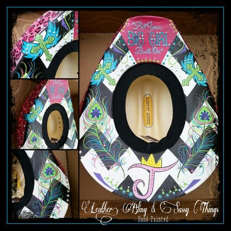 Painted Cowboy Hats, Cowboy Hat Design, Cow Hat, Girl Hats, Princess Closet, Cowgirl Stuff, Diy Horse, Cowboy Girl, Painted Hats