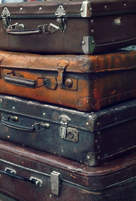 Suitcase Table Diy, Suitcase Furniture, Evelyn Hardcastle, Mens Suitcase, Gray Groomsmen Suits, Suitcase Table, Suitcase Decor, Groomsmen Grey, Karen Blixen