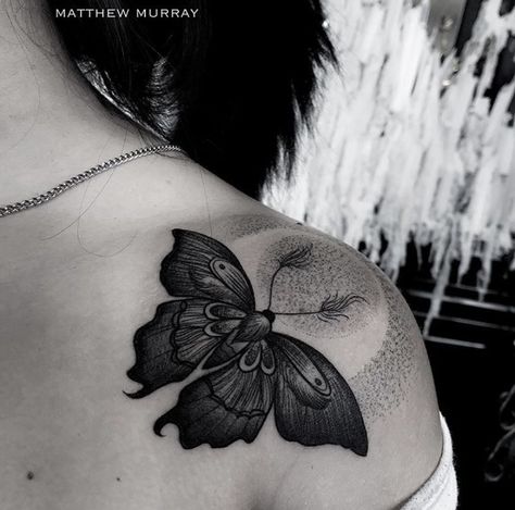 Botanisches Tattoo, Tattoos Geometric, Moth Tattoo, Half Sleeve Tattoo, Feminine Tattoos, Night Lamp, Skin Art, Piercing Tattoo, Pretty Tattoos