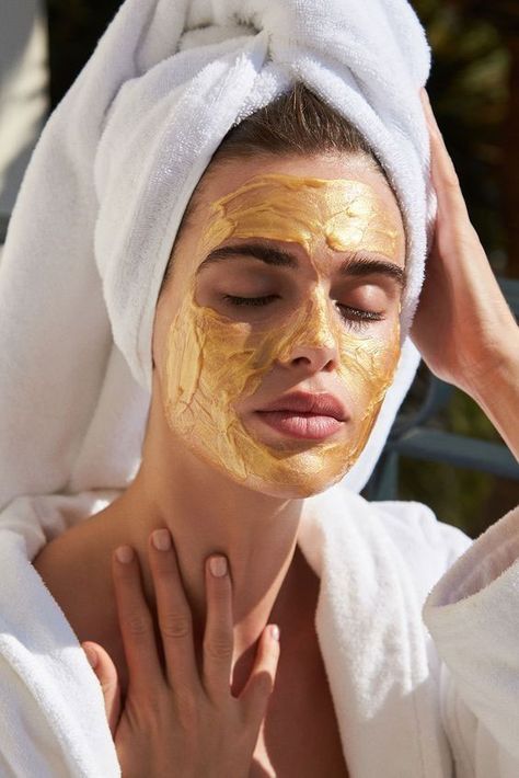 Clear Skin Routine, Gold Face Mask, Homemade Facial Mask, Homemade Facials, Face Mask Recipe, Diy Facial, Mascara Facial, Homemade Face Masks, Homemade Face