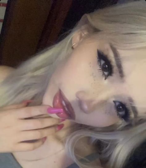 Liliana Rose 726, Lilianarose726 Makeup, Rose Blonde, Y2k Makeup, Blonde Hair Makeup, Cool Makeup Looks, Make Up Inspo, Pretty Hair Color, Cute Makeup Looks