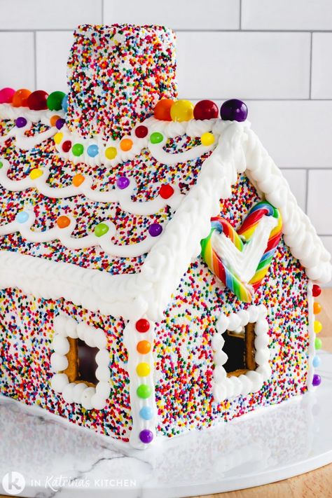 Gingerbread House Icing, Easy Gingerbread House, Homemade Gingerbread House, Gingerbread House Ideas, Gingerbread House Template, Cool Gingerbread Houses, Rainbow Sprinkle, Gingerbread House Parties, Gingerbread House Designs