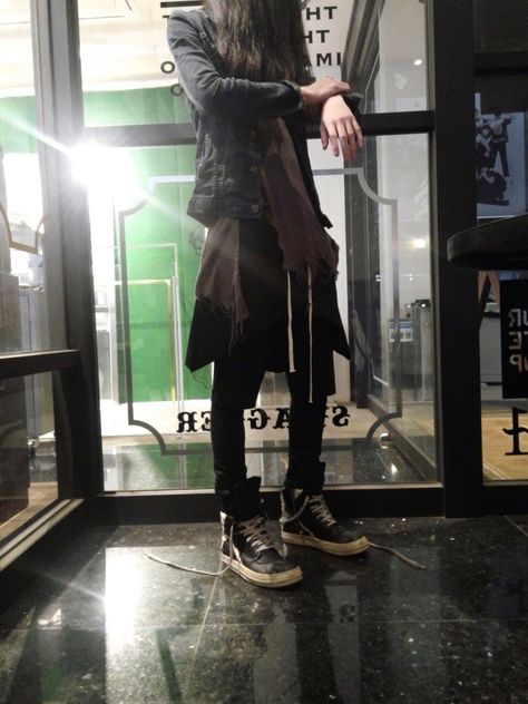 Mens High Boots, Rick Owens Geobasket, Body Types Women, Style Steal, Streetwear Aesthetic, Black Milk, Dark Fashion, Poses For Pictures, Rick Owens