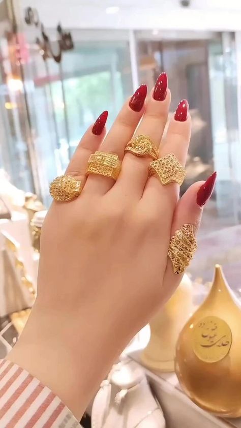 Latest Gold Ring Designs, Unique Gold Jewelry Designs, Gold Jewels Design, Gold Bangles For Women, New Gold Jewellery Designs, Modern Gold Jewelry, Bridal Jewellery Design, Video Tiktok, Fancy Jewellery Designs