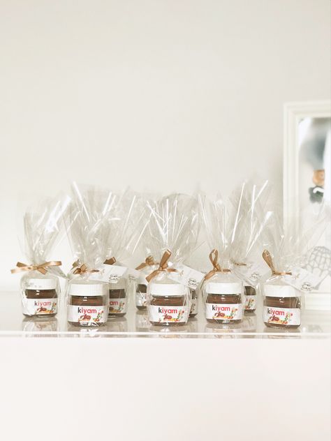 Mini Nutella Favors, Nutella Party Favors, Mini Nutella Gift Ideas, Nutella Gifts, Baking Business Cards, Eid Table, Mini Nutella, Personalised Gifts Diy, Small Business Inspiration