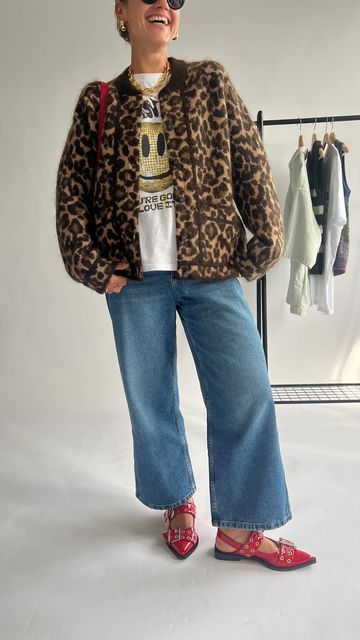 Cheetah Loafers Outfit, Leopard Jacket Outfit Winter, Leopard Denim Jacket Outfit, Leopard Print Jacket Outfit, Leopard Print Cardigan Outfit, Leopard Jacket Outfit, 2023 Layers, Print Jacket Outfit, Winter Outfit Aesthetic