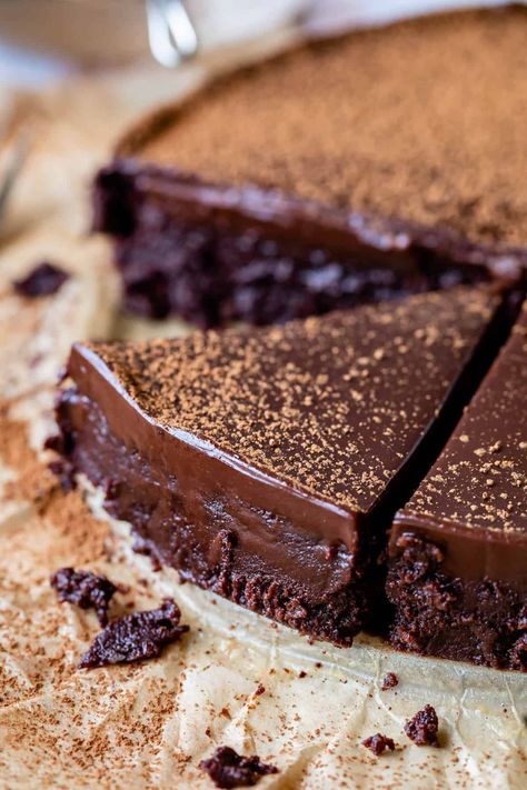 Comfort Deserts, Best Flourless Chocolate Cake, Chocolate Cake With Ganache, Christmas Pies, Flourless Baking, Fudgy Cake, Cookies Dough, Flourless Chocolate Cake Recipe, Whole Cake