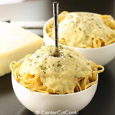 This Creamy Alfredo Sauce comes together in 20 minutes and is the perfect sauce for your favorite pasta whether it be fettuccine, linguini, or rotini. Linguini Alfredo, Easy Dessert Pizza, Creamy Alfredo Sauce, Alfredo Sauce Recipe Homemade, Alfredo Sauce Recipe, Dessert Pizza, Tasty Pasta, Alfredo Sauce, Popular Recipes