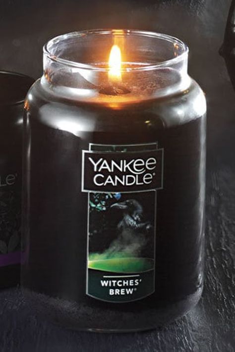 Yankee Candle Halloween Collection | 2020 Halloween Yankee Candle, Yankee Candle Halloween, Candle Yankee, Yankee Candle Fall, Candle Autumn, Summer To Autumn, Candle Halloween, Halloween Memes, Yankee Candles