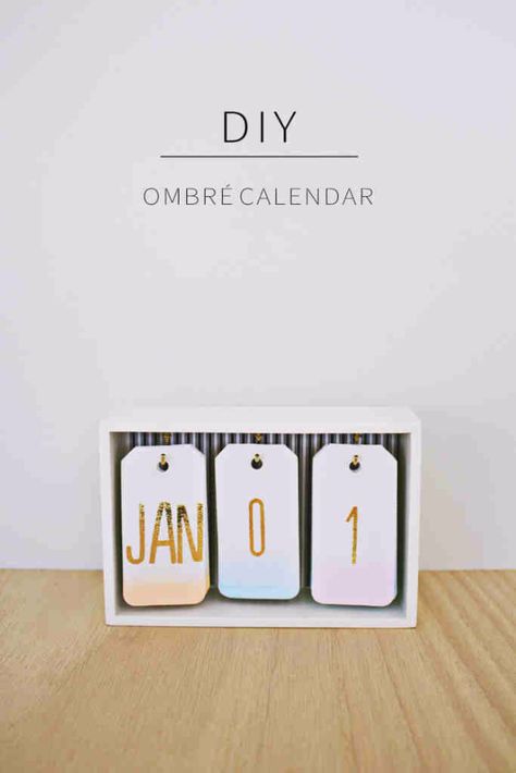 Best DIY Gifts for Girls - DIY Ombre Calendar - Cute Crafts and DIY Projects that Make Cool DYI Gift Ideas for Young and Older Girls, Teens and Teenagers - Awesome Room and Home Decor for Bedroom, Fashion, Jewelry and Hair Accessories - Cheap Craft Projects To Make For a Girl for Christmas Presents http://diyjoy.com/diy-gifts-for-girls Diy Crafts For Bedroom, Crafts For Teens To Make, Dyi Gifts, Diy Ombre, Astuces Diy, Cheap Crafts, Navidad Diy, Special Girl, Easy Ideas