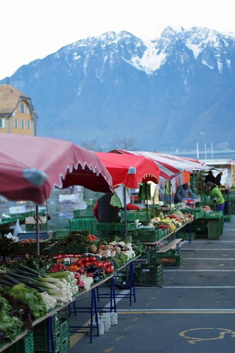 In Vevey, Switzerland. Vevey Switzerland, David Lebovitz, Vevey, Local Farmers Market, Voyage Europe, Outdoor Market, Farmers Markets, Lake Geneva, Jolie Photo