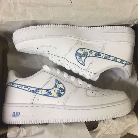 Painted Shoes Diy, Custom Sneakers Diy, Air Force 1 Shoes, Custom Painted Shoes, Custom Shoes Diy, Nike Shoes Air Force, Painted Sneakers, Estilo Indie, Nike Shoes Girls