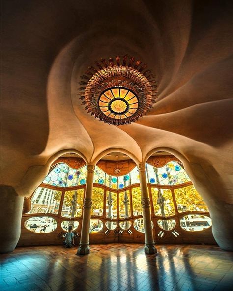 “detail of the interior of the casa batlló. Architect Antoni Gaudí, built from 1904 to 1906, in Barcelona, Spain.” Gaudi Art, Art Nouveau Arquitectura, Architecture Art Nouveau, Architecture Cool, Gaudi Architecture, Architecture Unique, Barcelona Architecture, Gaudi Barcelona, Antonio Gaudí