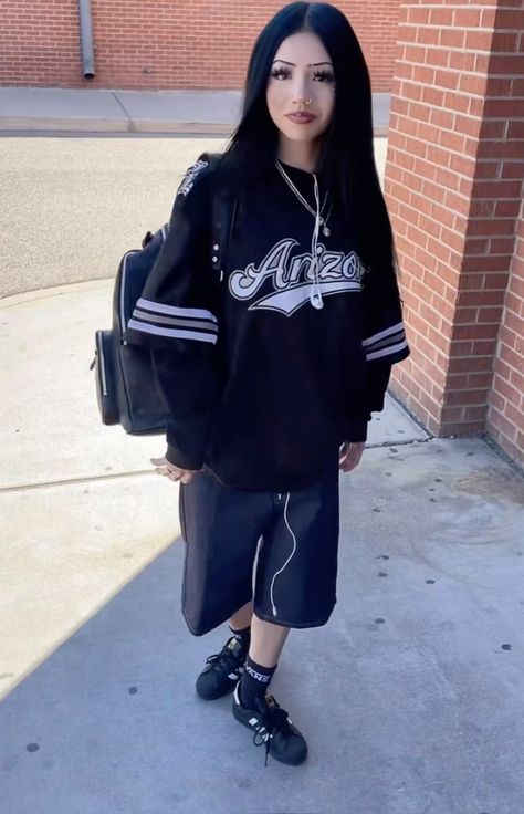 Flannel And Sweatshirt Outfit, Pro Club Fits, Pro Club Outfits, Chola Fits, Boyish Fits, Street Wear Baggy, Summer Fall Outfit, Green Cargo Pants Outfit, Skater Core