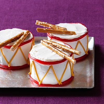 Mini Drum Cakes coolest cheese cake ever Drums Cupcakes, Food Christmas Gifts, Drummer Birthday, Drum Party, Gourmet Baskets, Drum Cake, Homemade Food Gifts, Food Christmas, Preschool Music