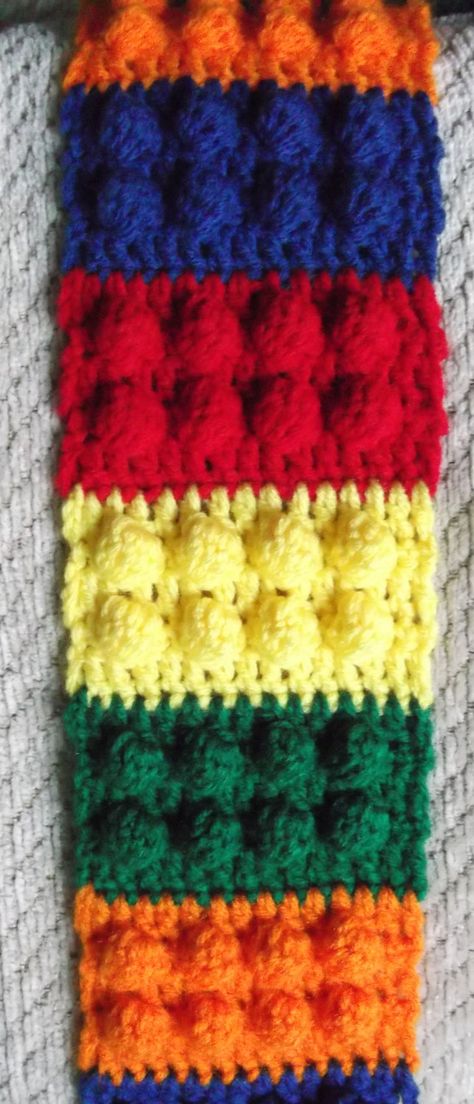 Lego Inspired Crochet Scarf. Bobble Stitch Crochet Kids Scarf, Kat Haken, Christmas Yarn, Kids Scarf, Afghan Patterns, Crochet Gloves, Bobble Stitch, Ideas Crochet, Afghan Crochet Patterns