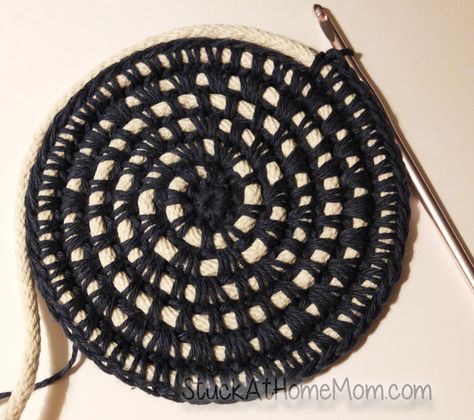 Crochet Rope Coasters, Coil Rope Basket Diy, Crochet Over Rope Basket, Crochet Rope Basket Pattern Free, Rope Baskets Diy, Crochet Over Rope, Diy Crochet Rope Basket, Tshirt Yarn Basket, Coiled Rope Basket Diy